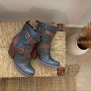 Double buckle Korks booties